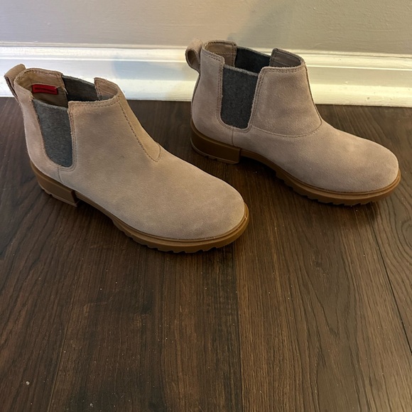 Sorel Emelie II Chelsea Boots, Size 6 1/2 - Picture 4 of 6